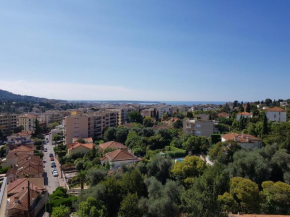 Гостиница Hotel La Cle Du Sud  Ле Каннет